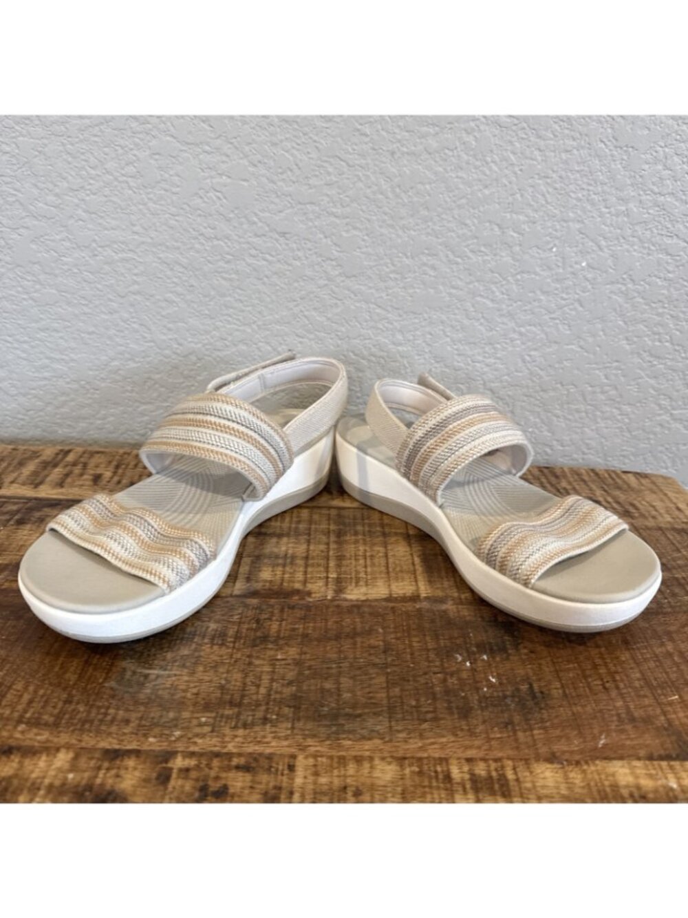 Clarks Cloud Steppers Women Sz 8.5 Sandals Hook Loop Tan Comfort Wedge - Picture 6 of 13